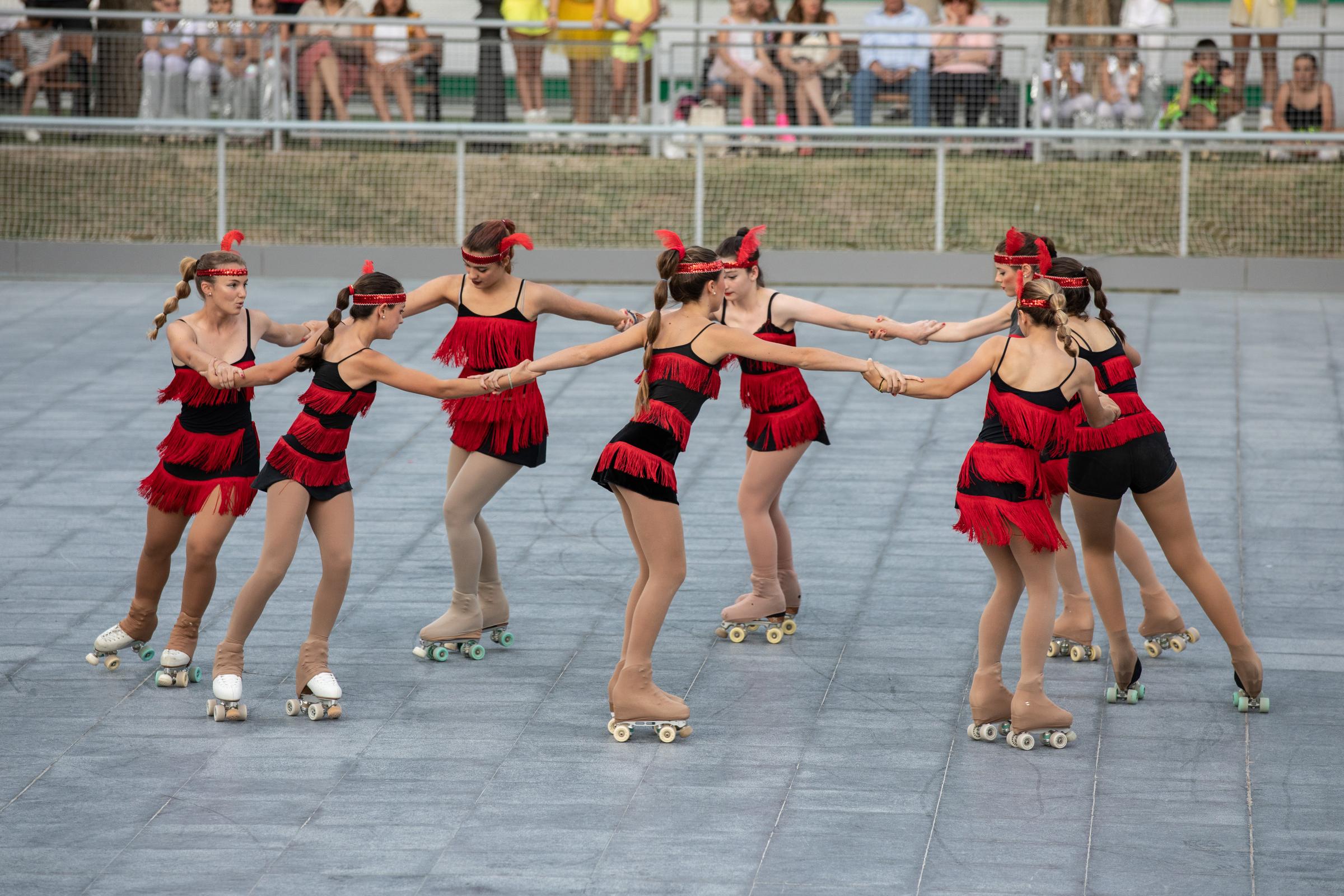 Grupo de patinaje, en pleno número. Foto: Miguel Ros