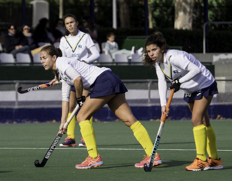 Los jugadoras del Club se preparan para ejecutar un penalti córner. Foto: Ignacio Monsalve