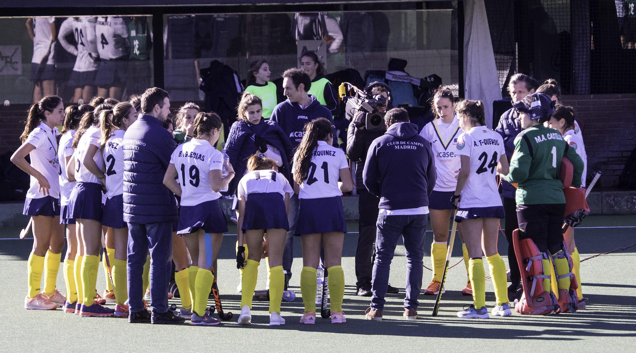 Equipo de hockey femenino del Club de Campo Villa de Madrid. Foto: Ignacio Monsalve