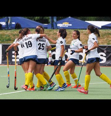 Varias jugadoras celebran un gol