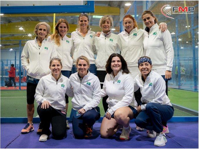 Campeonas de Madrid por equipos de veteranas de pádel. Foto FMP