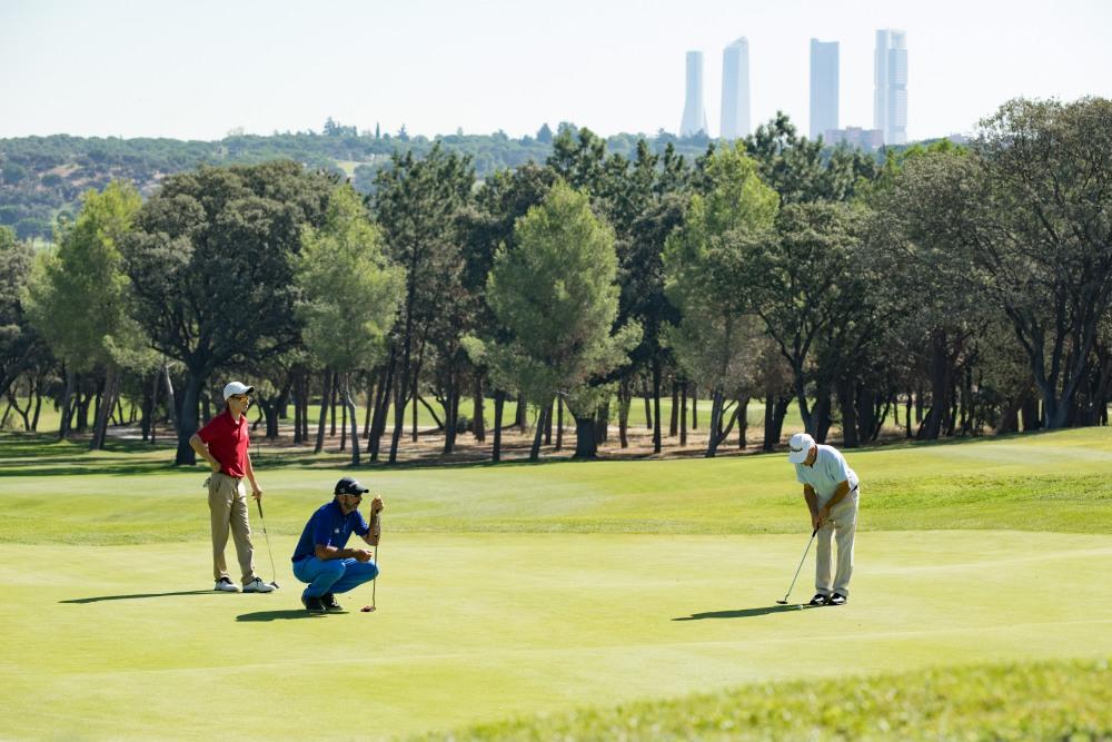 Partido de golf en el Club de Campo Villa de Madrid.