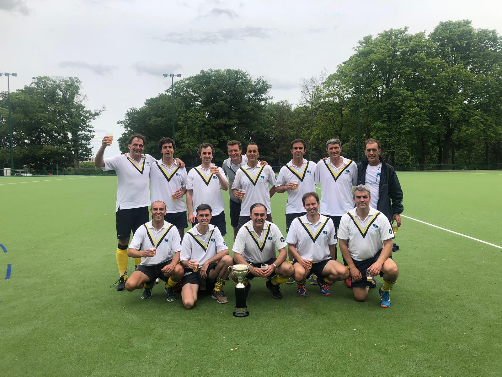 El Club celebra su tercer título consecutivo en el VI Naciones de de hockey de veteranos.