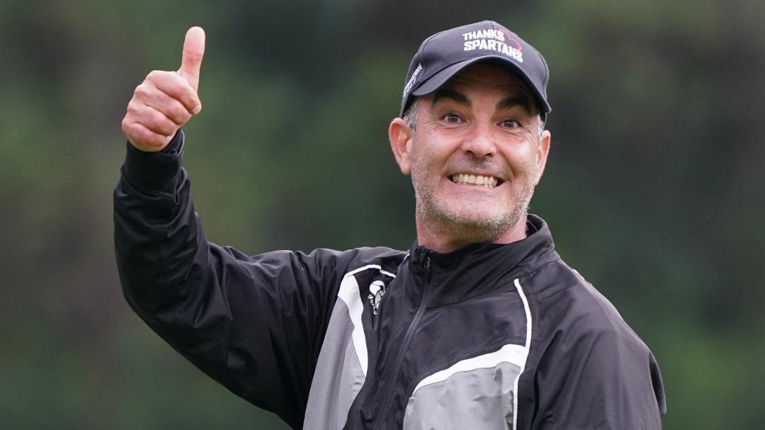 Alegría de Carlos Balmaseda tras confirmar su tarjeta del Legends Tour. Foto: Legends Tour
