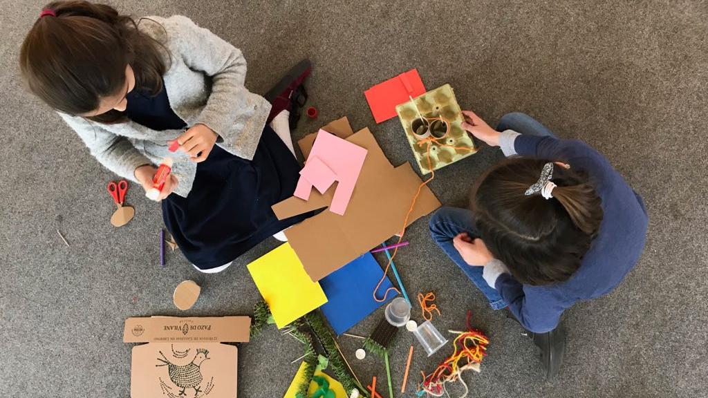 Dos niñas en el Taller Refugios ¿qué es la arquitectura?