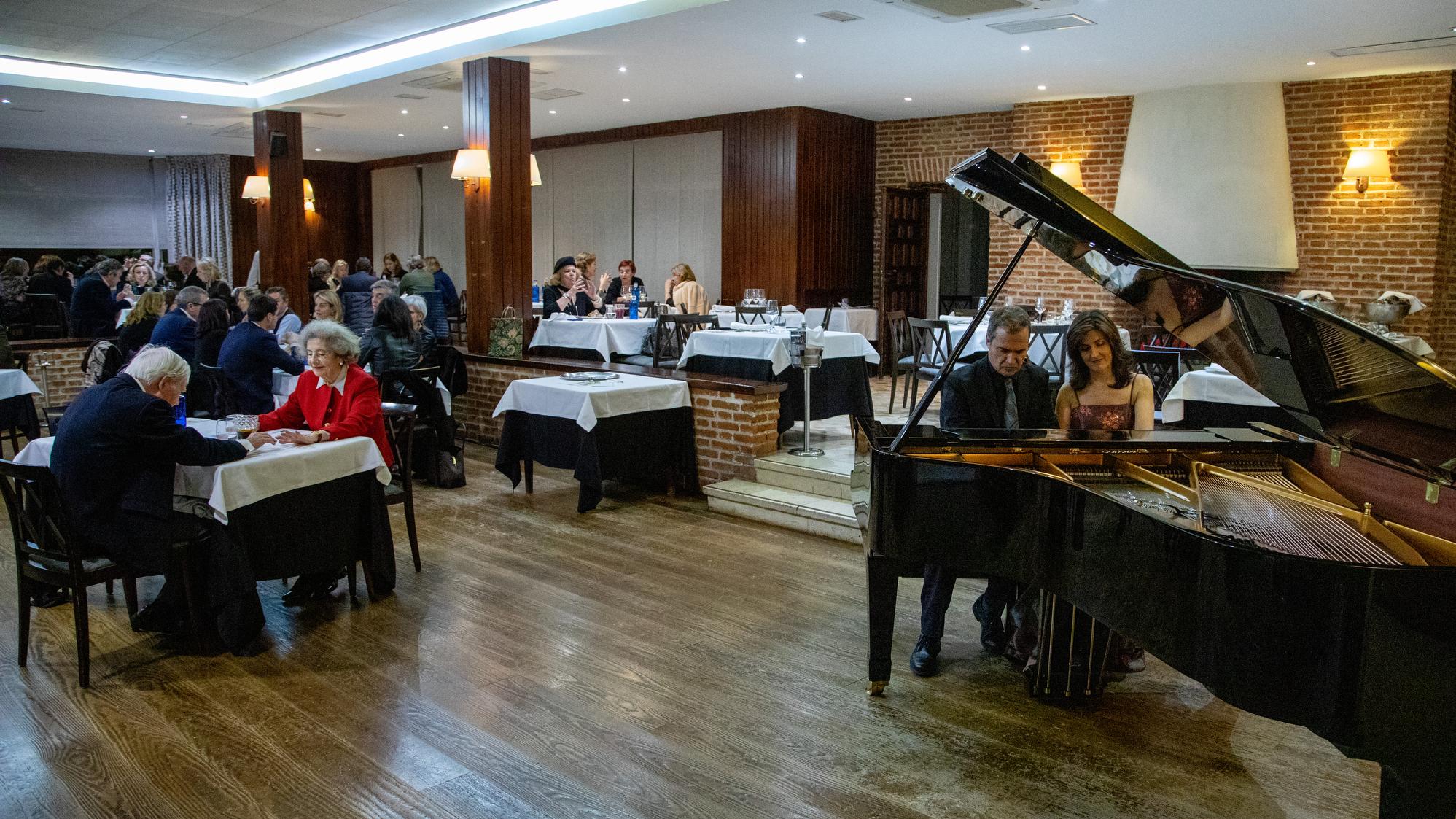 Galería de imágenes de la Cena-Recital Dúo Madom 2019