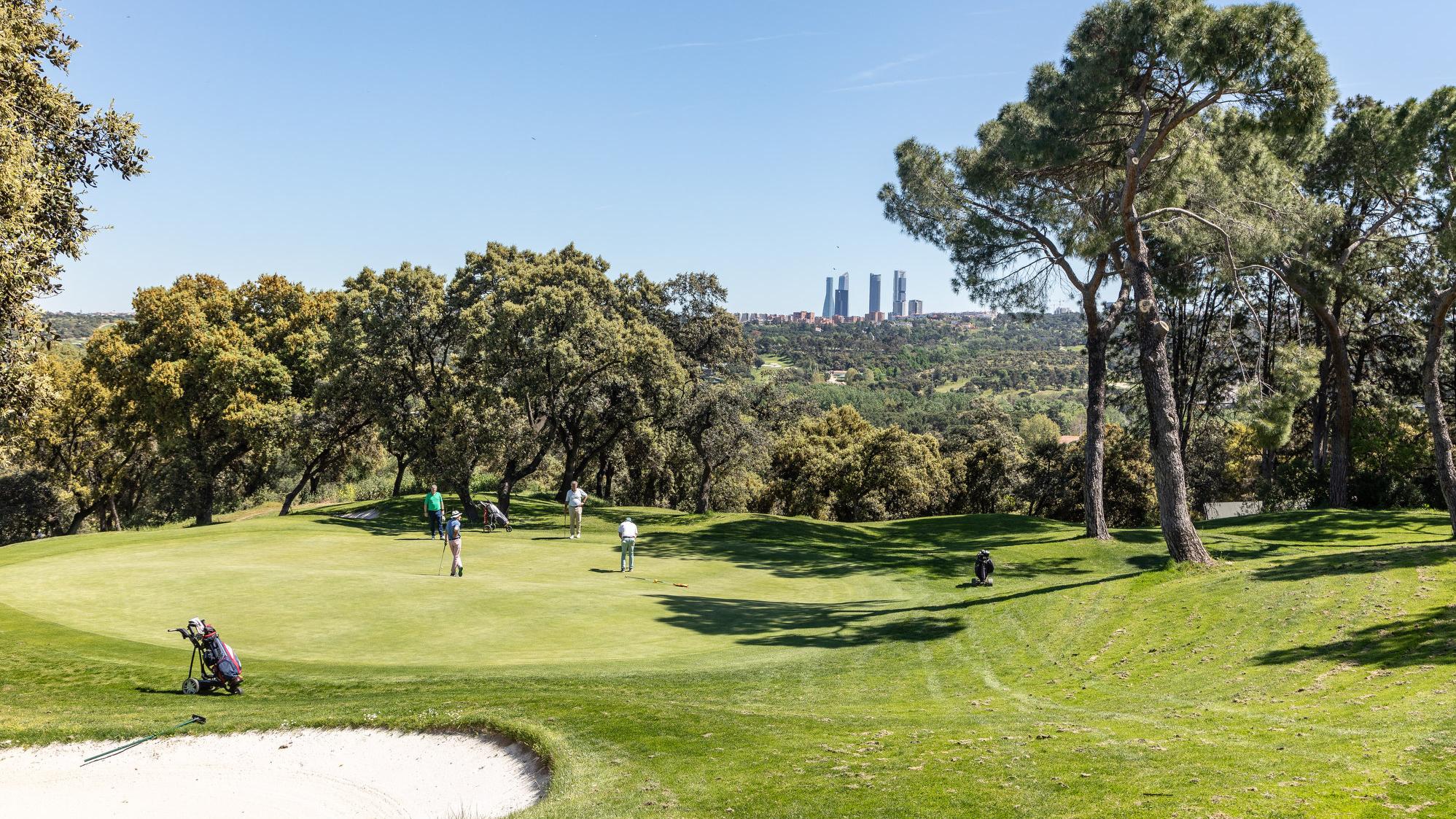 Hoyo 9 del Recorrido Negro de golf del Club de Campo Villa de Madrid. Foto: Miguel Ángel Ros / CCVM