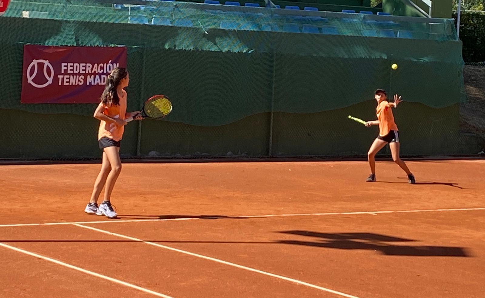 Un punto de la final de dobles. Foto: FTM