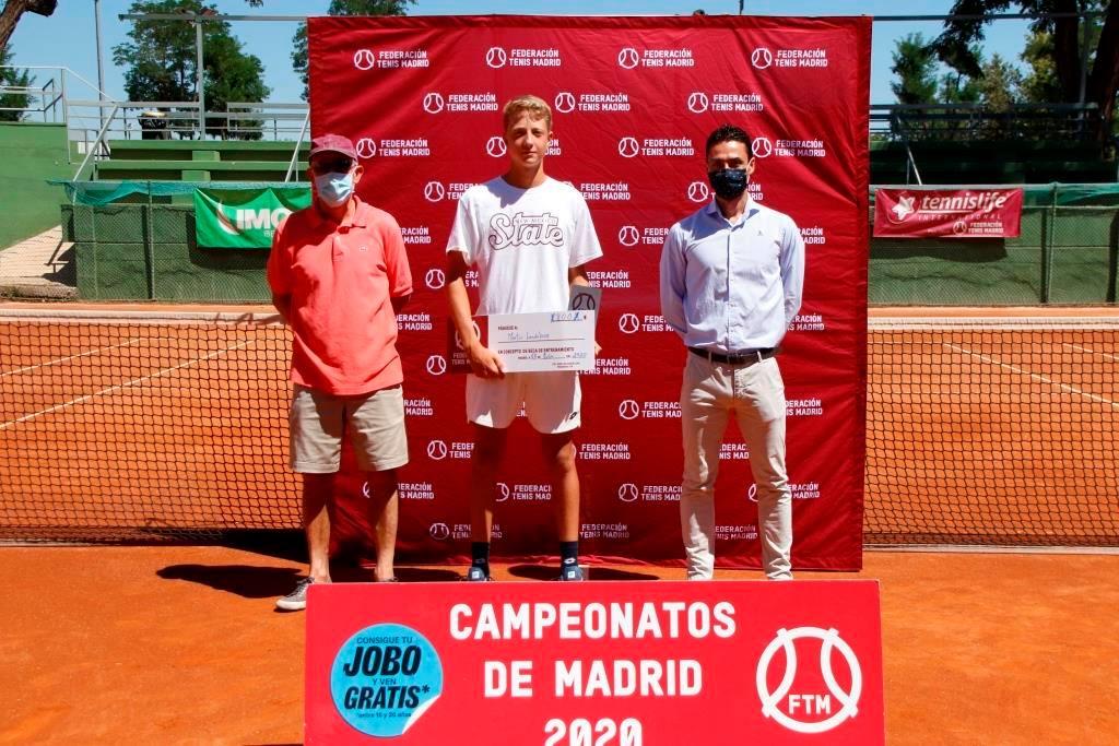El tenista Martín Landaluce, en la entrega de premios. Foto: FTM
