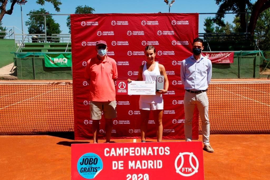 Marta Soriano, del Club Internacional, campeona infantil de tenis de Madrid 2020. Foto: FTM