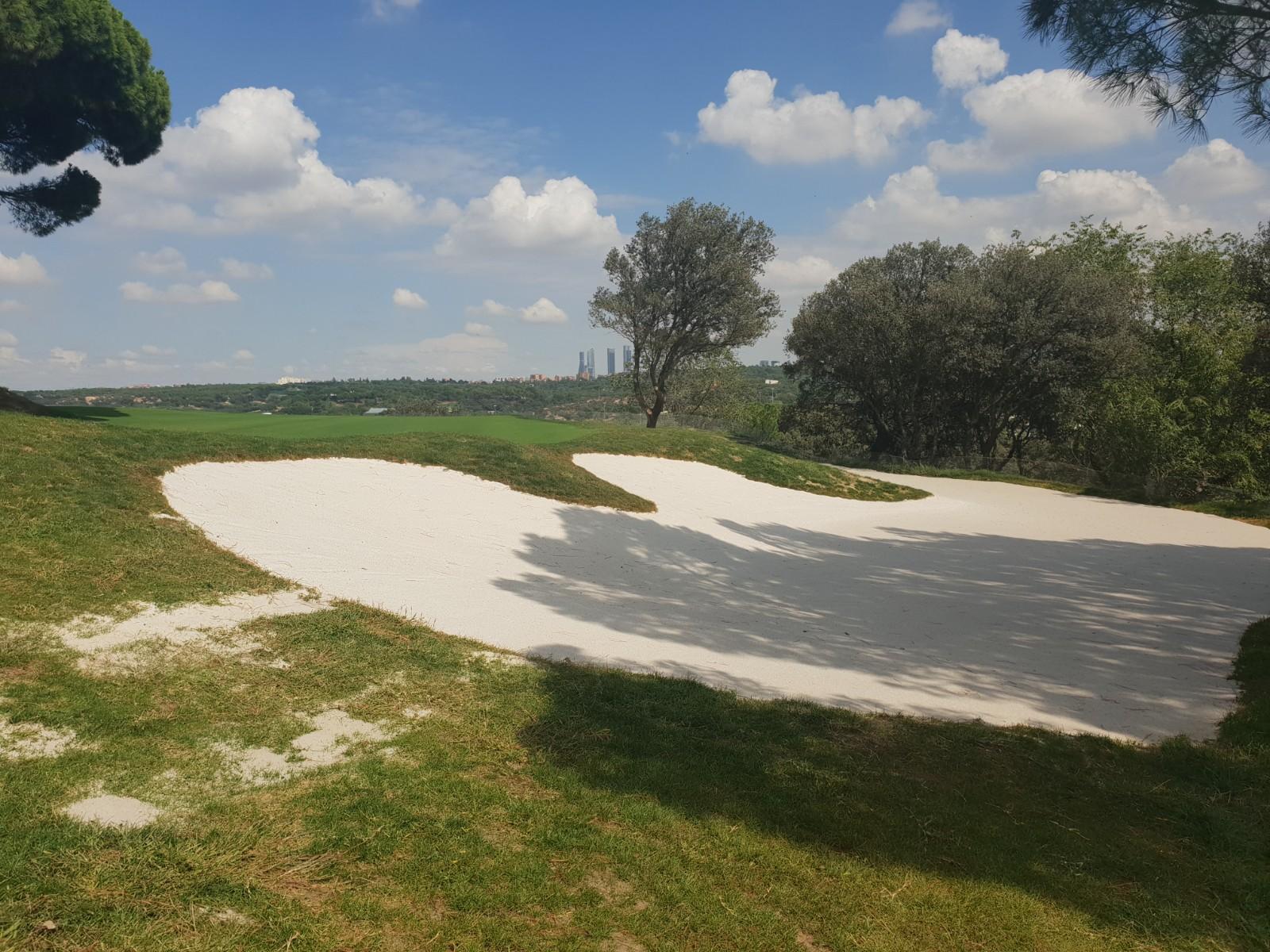 Ampliación búnkers de la zona de prácticas de golf.