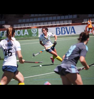 Bea Pérez inicia una jugada de ataque - Foto: Ignacio Monsalve