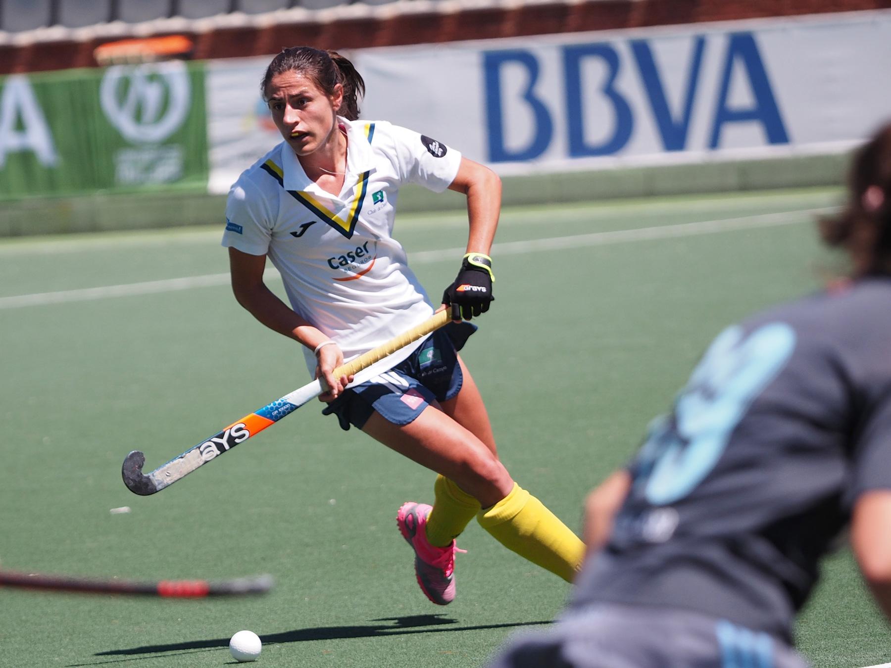 La jugadora del Club Bea Pérez, durante un partido de la liga de hockey.