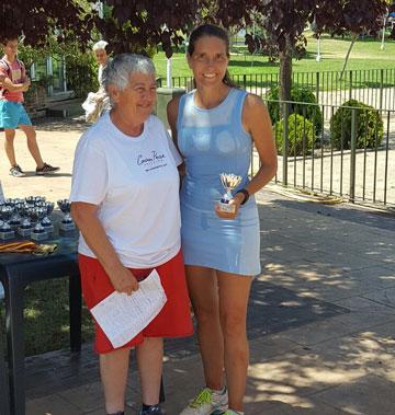 Alejandra Vilariño,subcampeona en la categoría +35 y campeona de dobles en el itf senior en el Club Internacional de tenis.