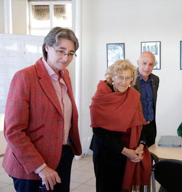 Marta Higueras, Manuela Carmena y Joaquín Ballesteros conversan con los alumnos