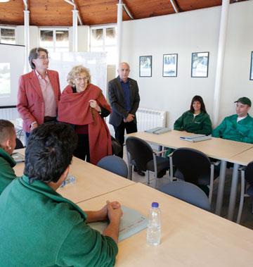 Visita de Manuela Carmena al taller