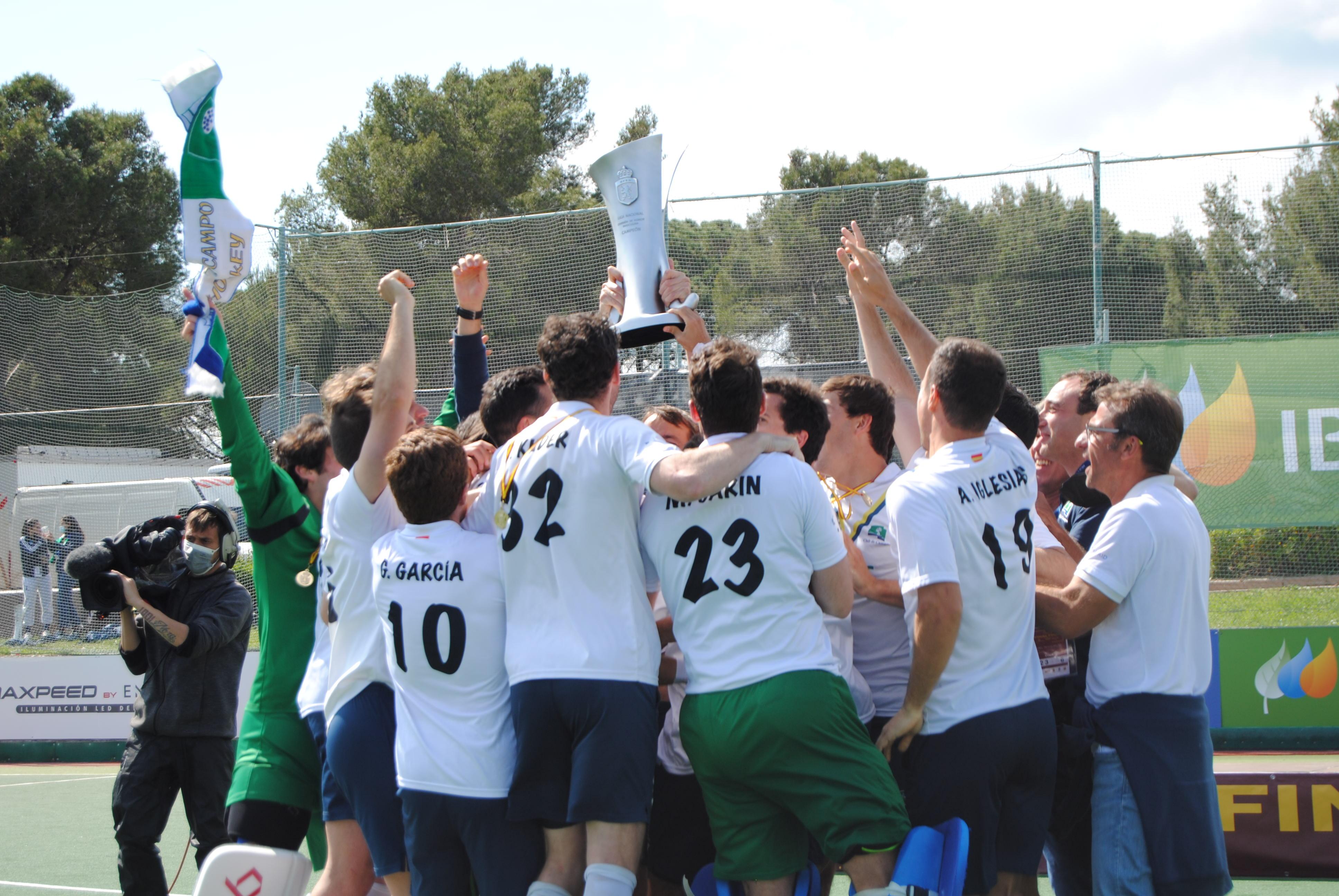 El Club de Campo masculino de hockey celebra su primer título de Liga. Foto: Rfeh