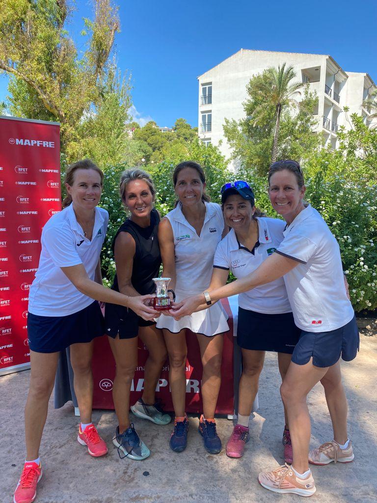 Equipo del Club subcampeón de España +40 de tenis. Foto: María José Serrano