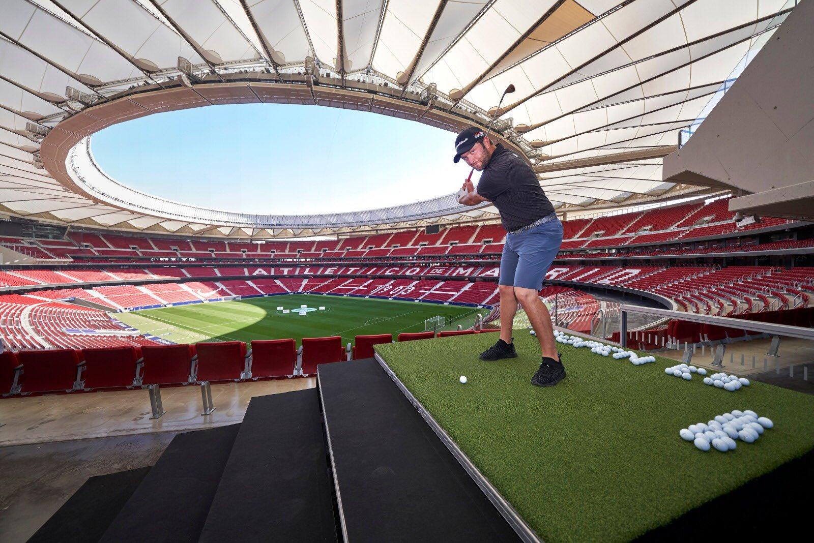 Jon Rahm, durante la exhibición en el Wanda Metropolitano.