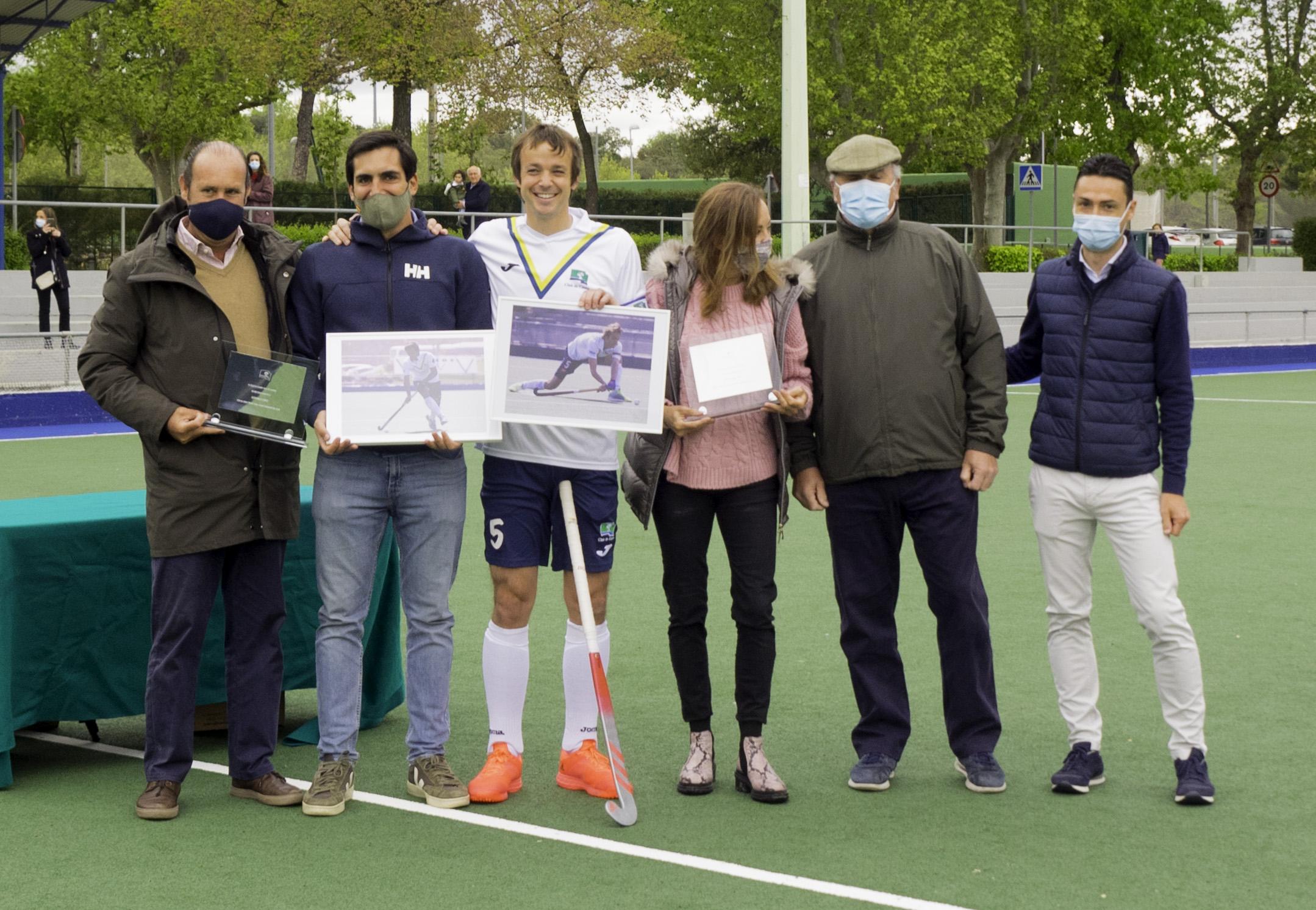 Homenaje a los jugadores Bosco Pérez-Pla y Gonzalo Lasso.