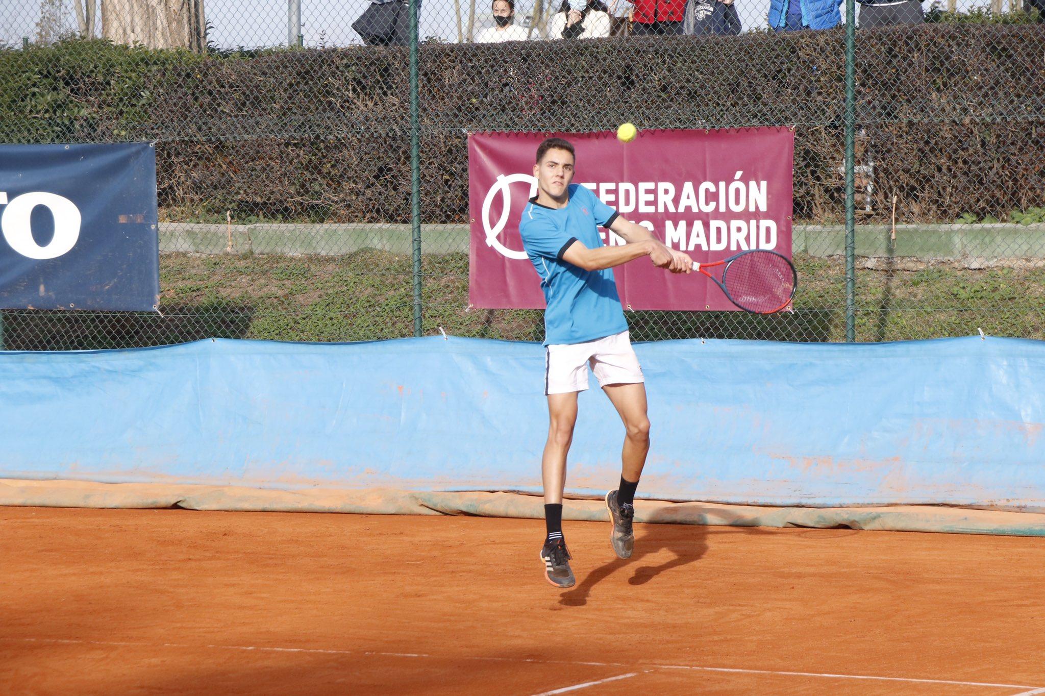 Pablo Masjuán, campeón absoluto de tenis de Madrid. Foto: FTM