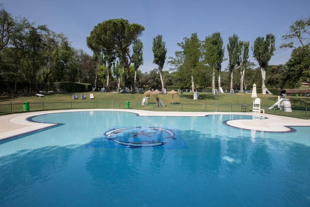 Piscinas de verano del Club de Campo Villa de Madrid.