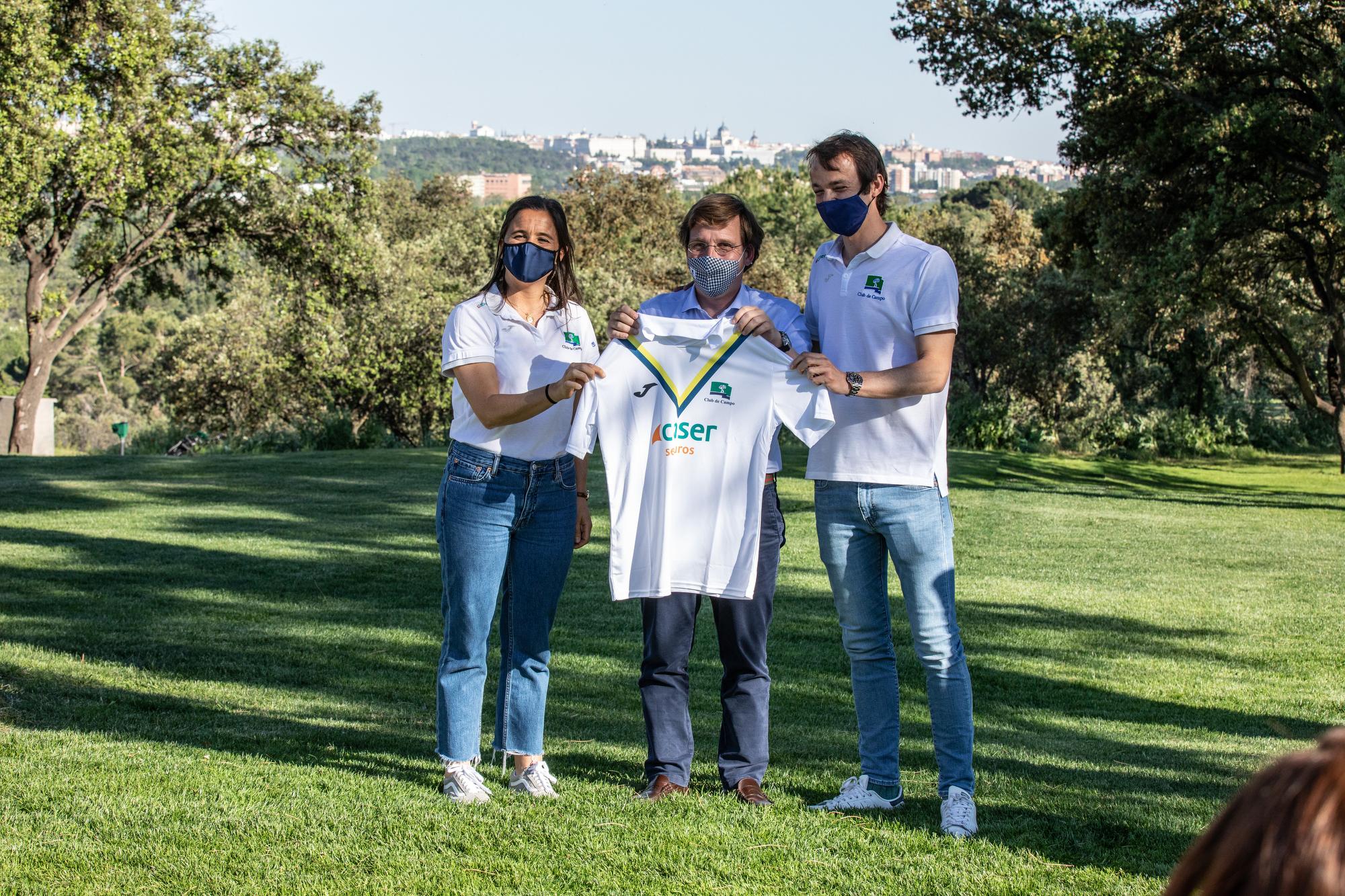 El alcalde Almeida, junto a Rocío Gutiérrez y Bosco Pérez-Pla. Foto. Miguel Ros / CCVM