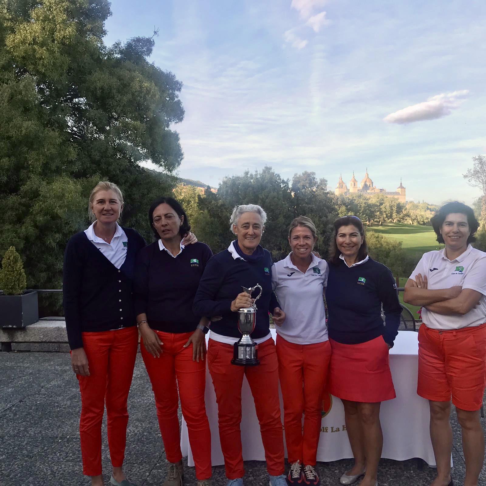 Equipo de Damas del Club campeón en La Herrería.