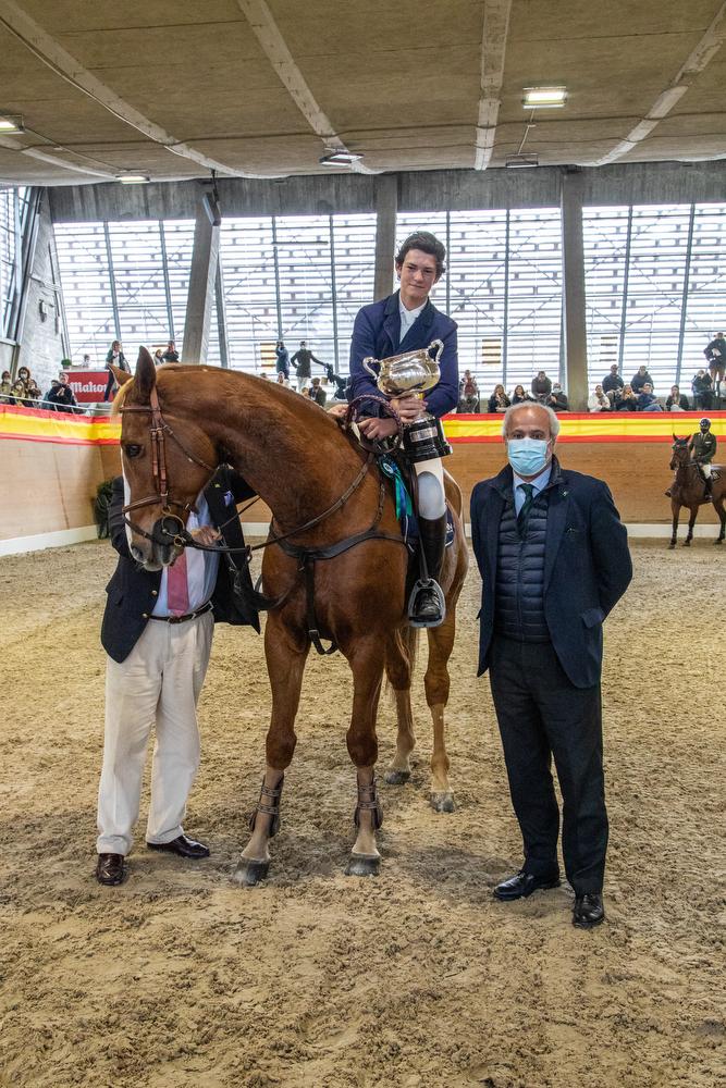 El ganador del Top Ten, Emilio García-Torres Solano, junto al Gerente del Club, Juan Carlos Vera (dcha.). Foto: Miguel Ros