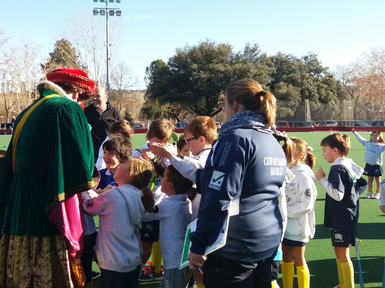 Visita de un paje real a la Escuela de Hockey