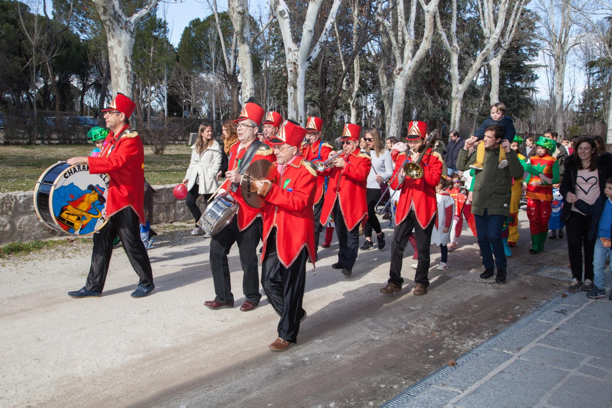 Comienzo del pasacalles con la Charanga El Ramillete. Foto: Miguel Ros
