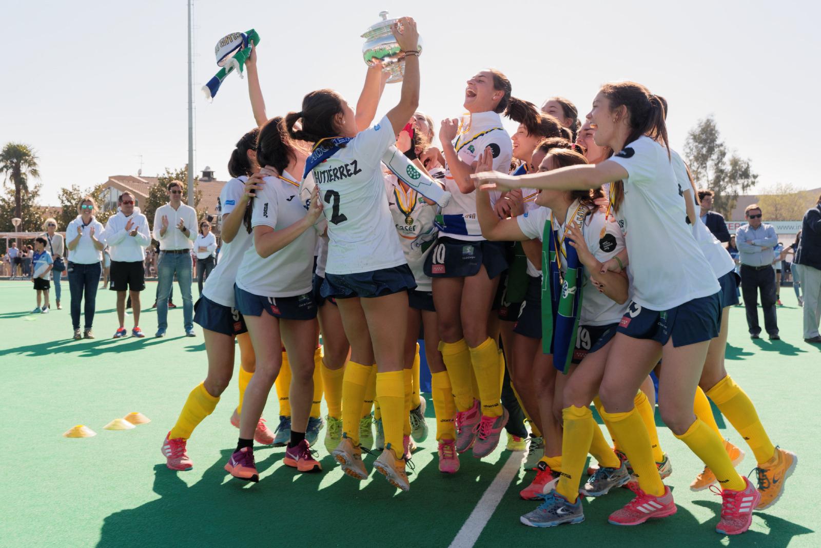 Rocío Gutiérrez levanta la Copa de la Reina 2017. Foto: Ignacio Monsalve