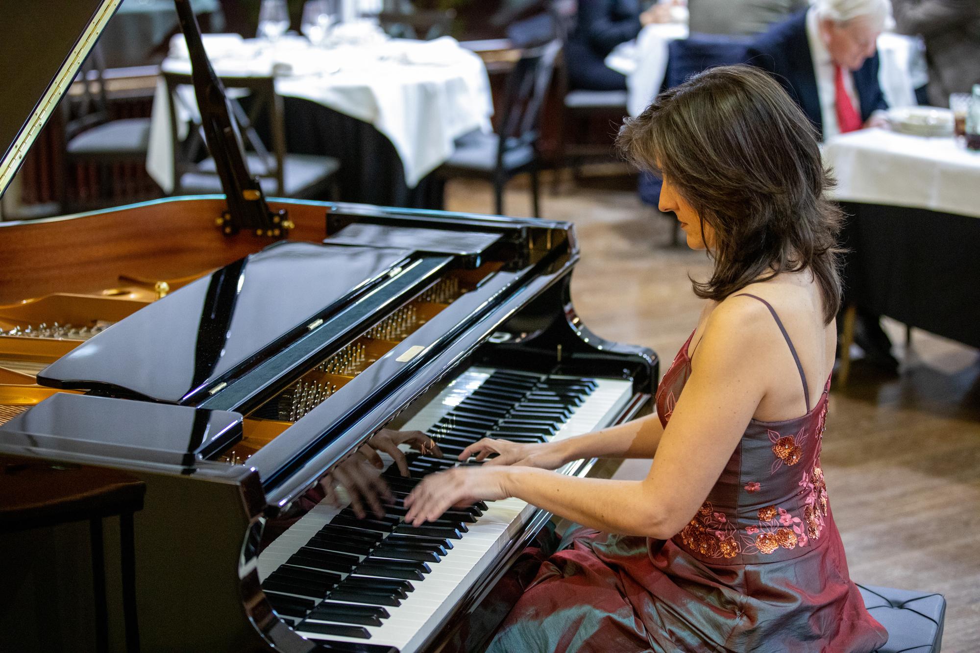 Galería de imágenes de la Cena-Recital Dúo Madom 2019