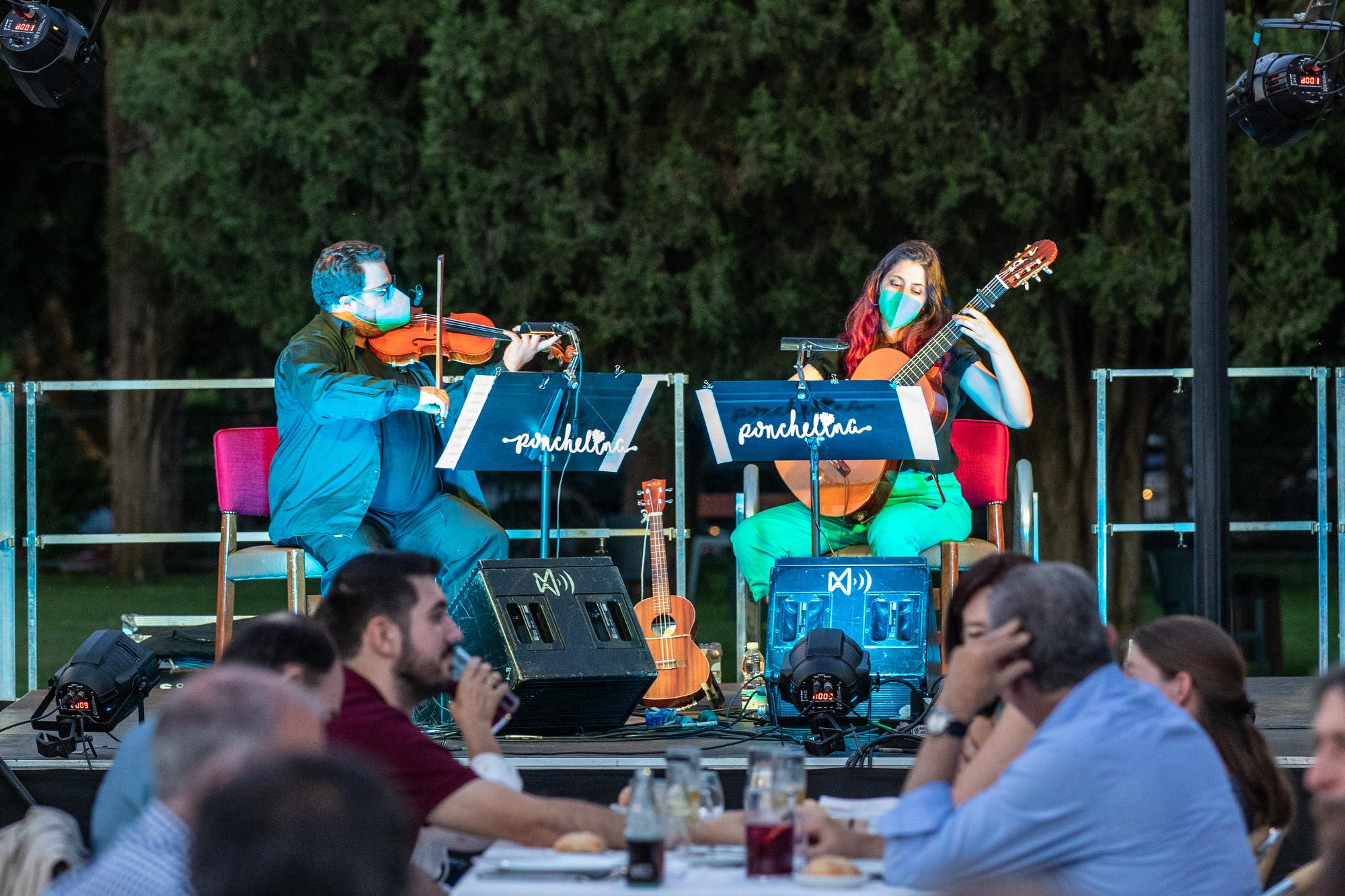 Las mejores imágenes del Dúo de Violín y Guitarra Poncellina