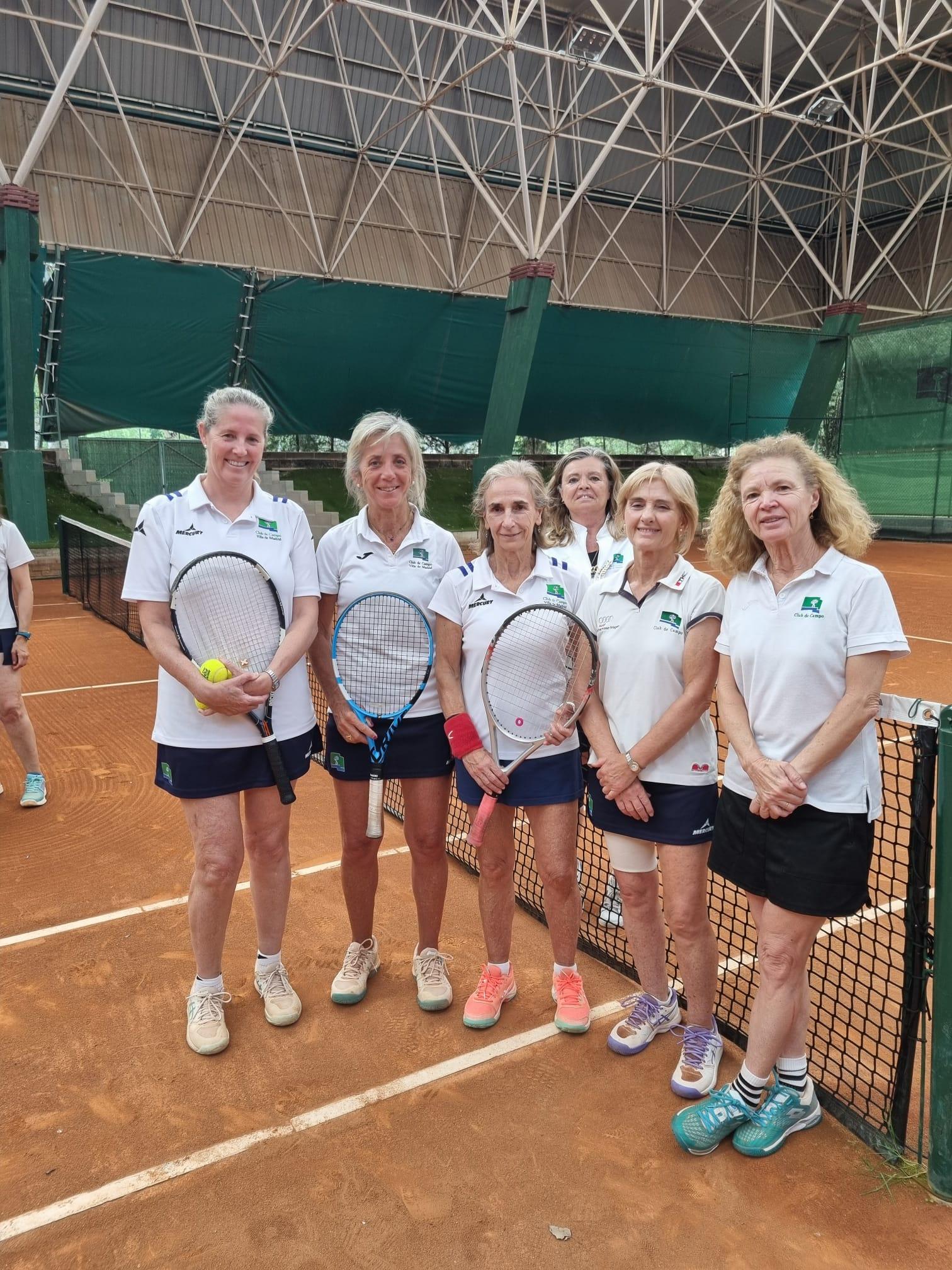 Equipo CCVM campeón de Madrid +55 de Primera División femenina.