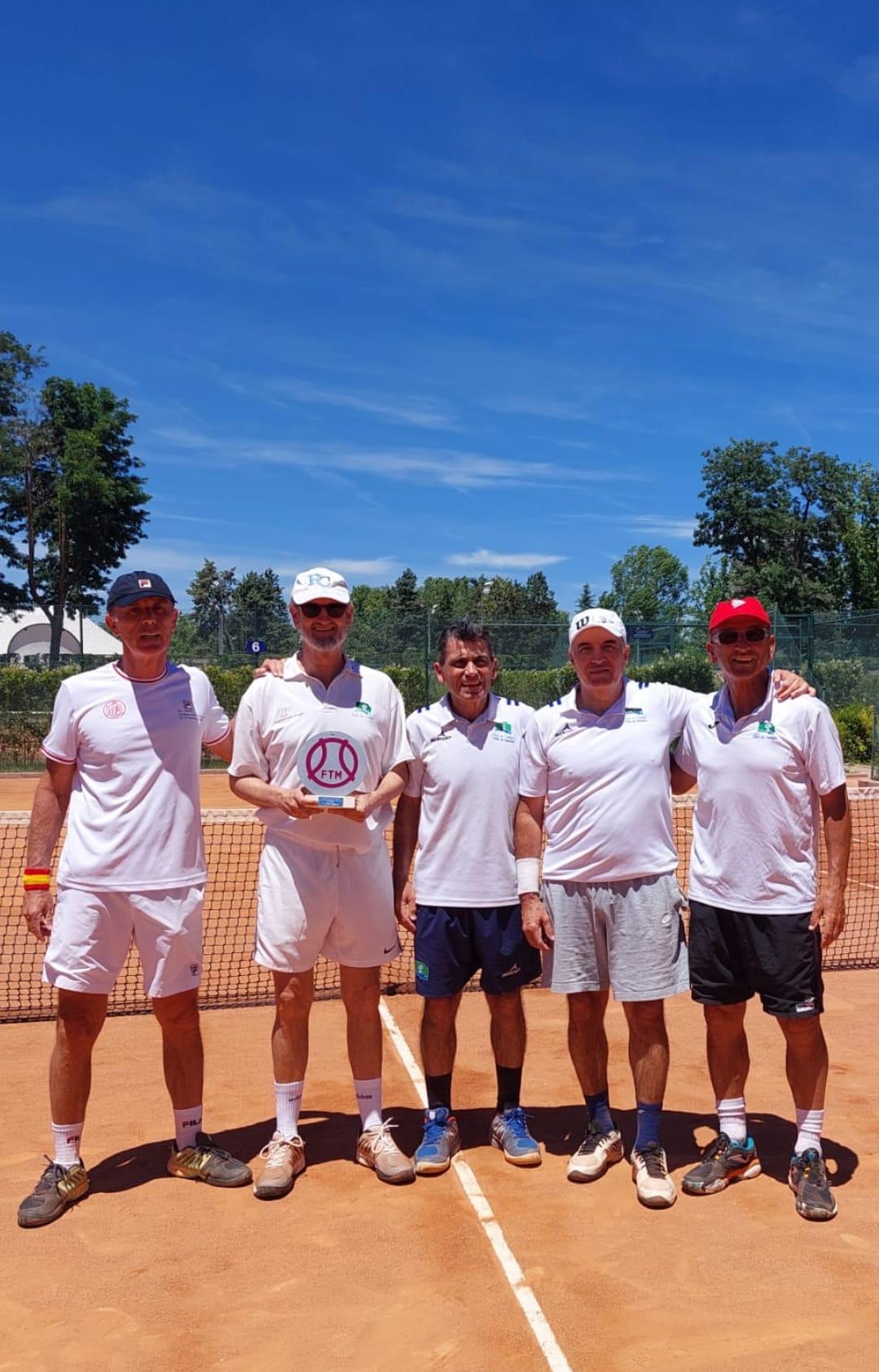 Equipo CCVM campeón de Madrid +55 de Primera División masculina.