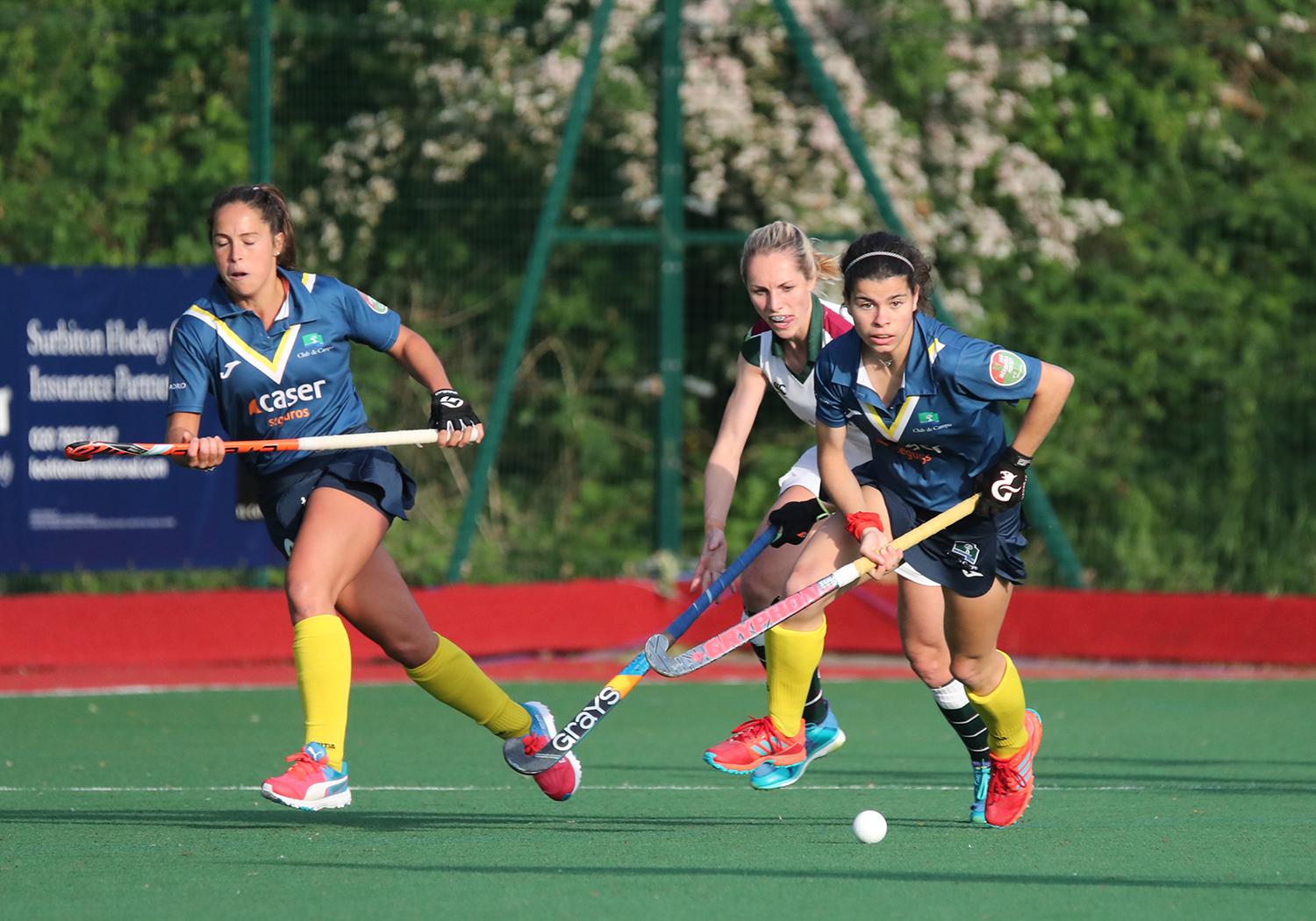 Sara Barrios comienza contragolpe acompañada por Rochy Sánchez. Foto: Stefan Deems